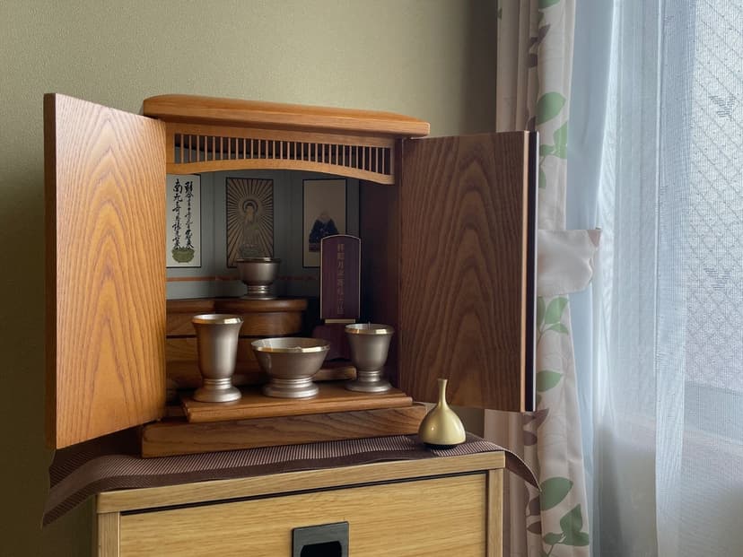 洋室への上置き仏壇納品