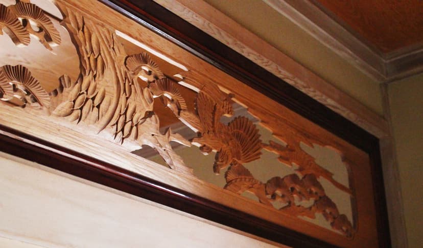 欄間で見るお仏壇