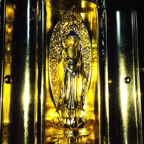 金箔の輝きを取り戻した宮殿