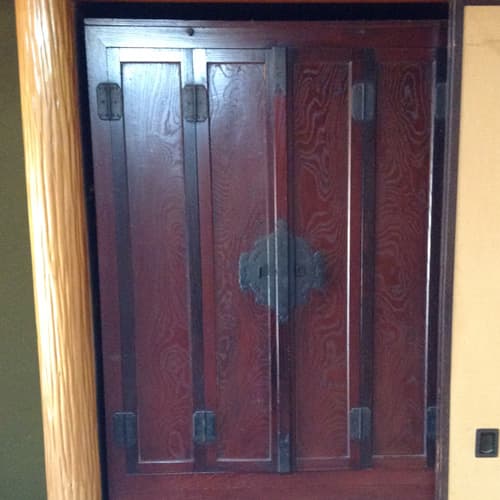 扉部分の金具が劣化