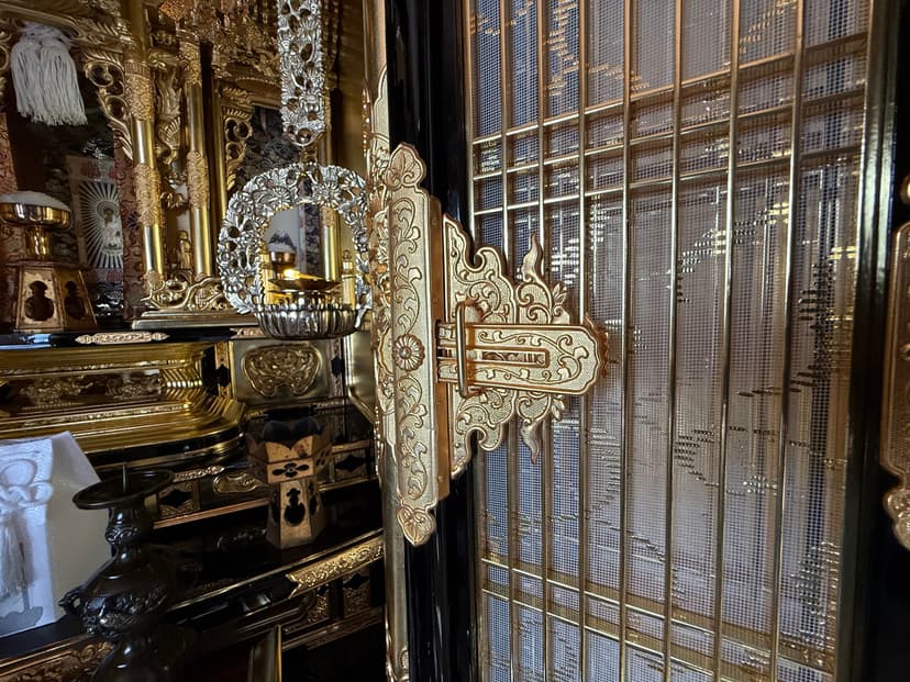 金具の装飾が繊細に蘇る