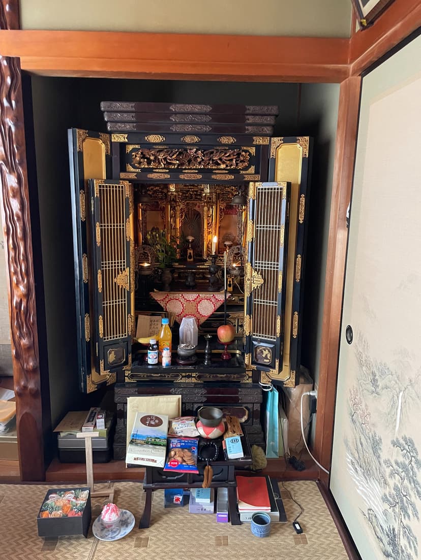 洗濯前の金仏壇全体