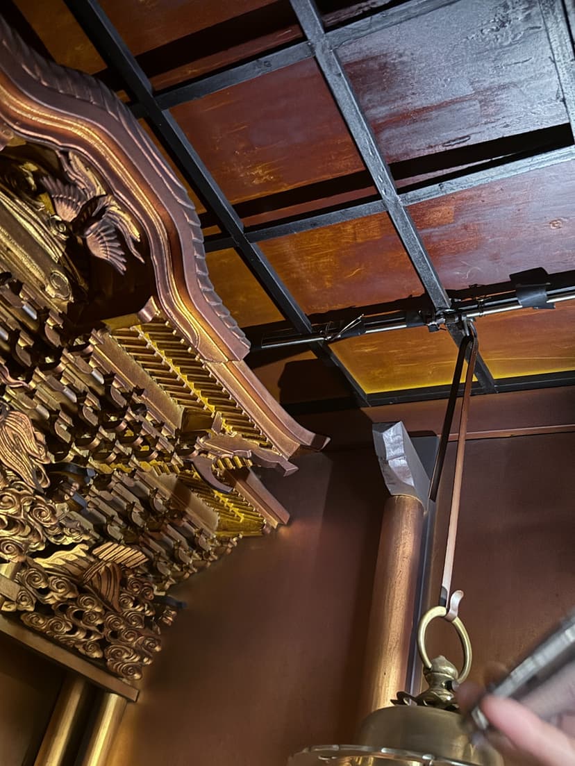 天井部分の漆剥がれと経年劣化