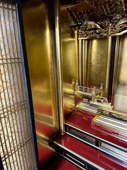 完成した仏壇の内部