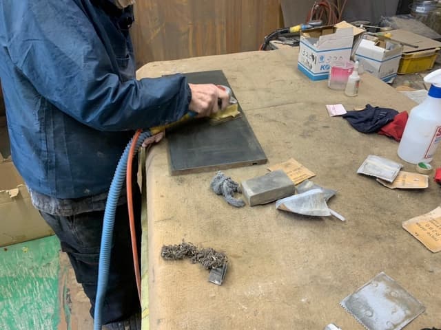 パーツごとに丁寧に下地処理