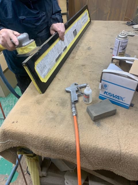 パーツの塗装作業