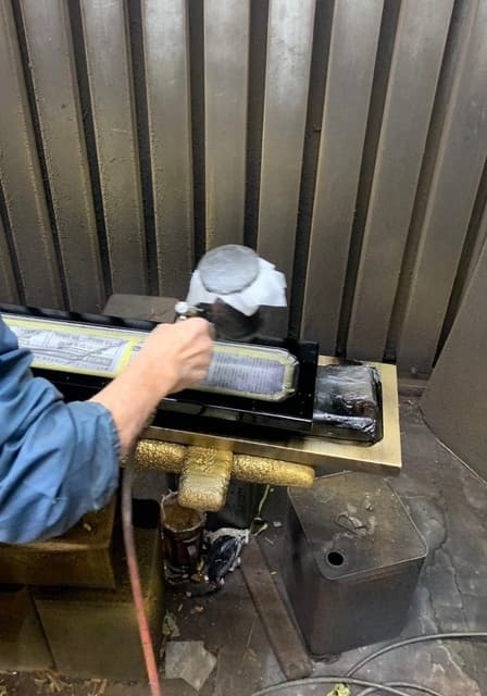 塗装の仕上げ作業