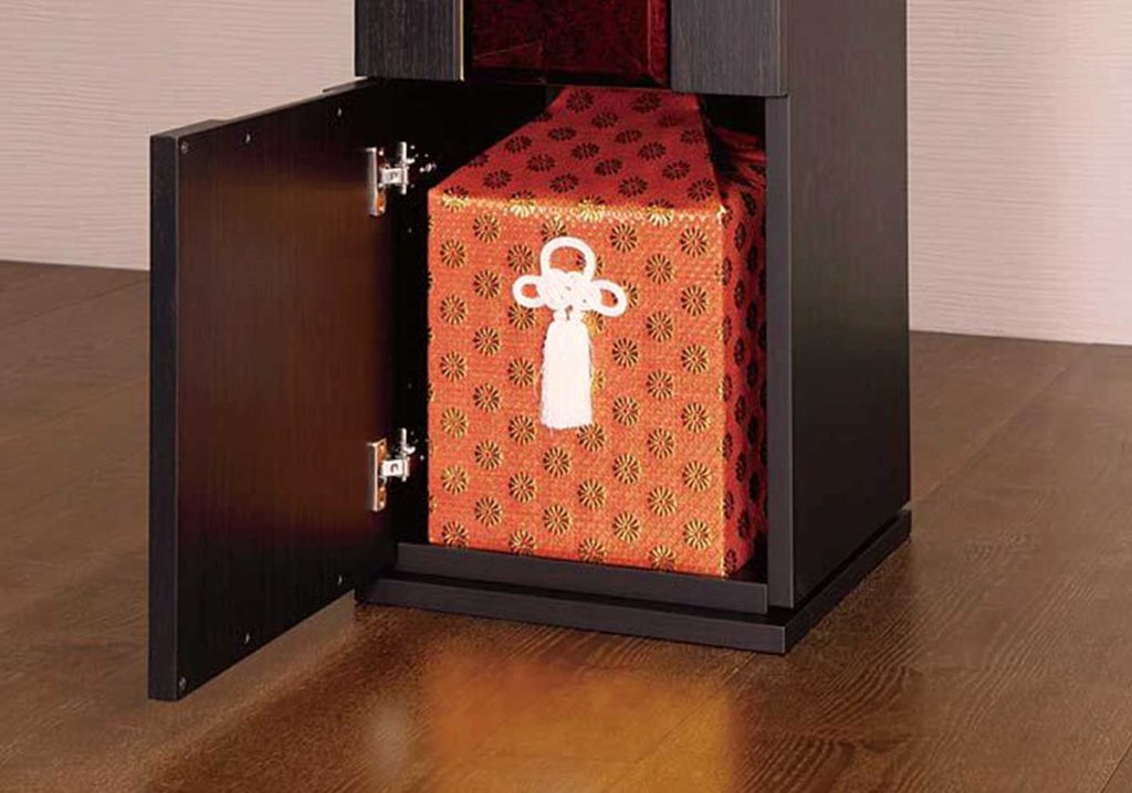 骨壷は仏壇に置いて良い？